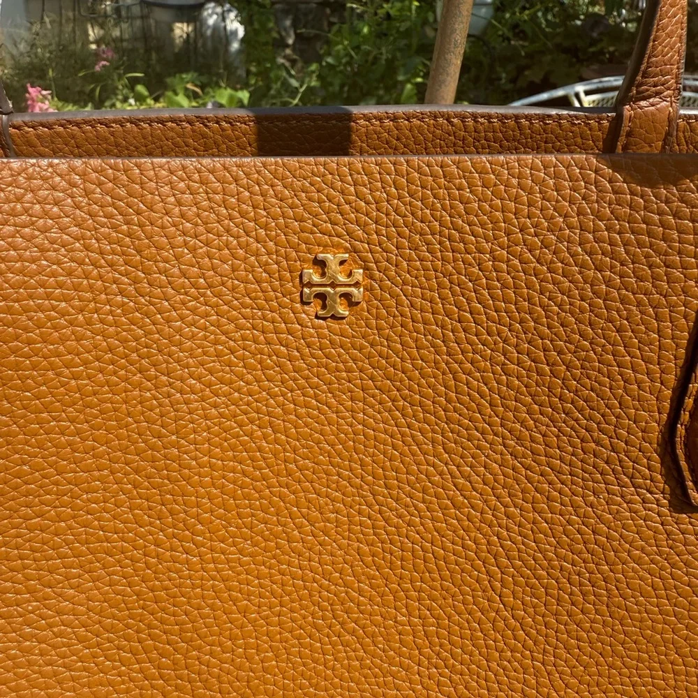 Tory Burch Perry Tote Tan Pebbled Leather Brown Pink Interior Gold Logo Bag